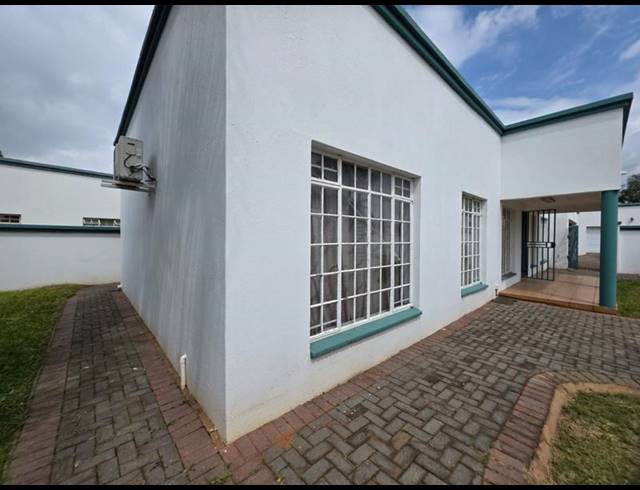 3 BEDROOM TOWNHOUSE FOR SALE IN HECTORTON